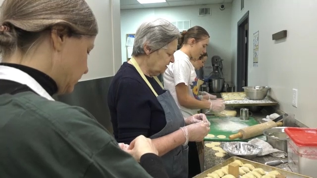 Cook dinner County Salon provides Ukrainian newcomers their kitchen for fundraiser